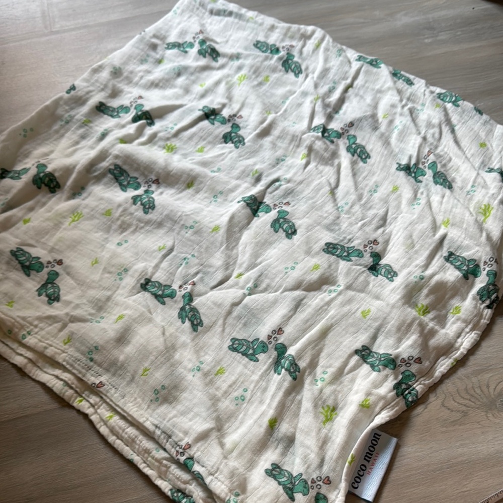Coco Moon Hawaii blanket